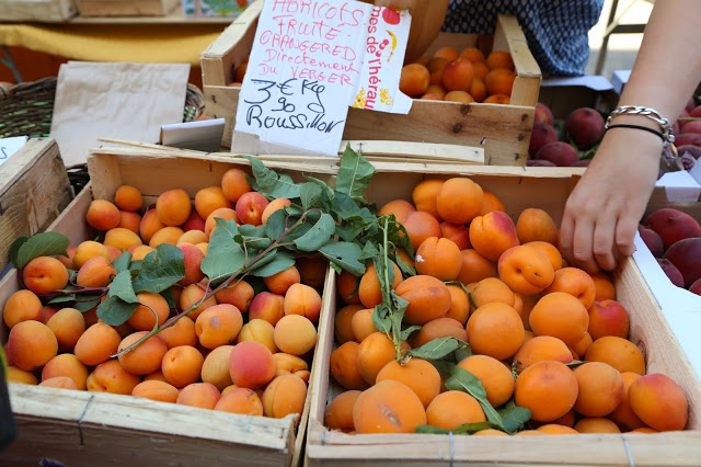 apricots, Sète market, languedoc, france