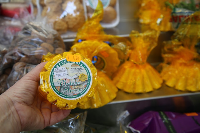 almond cake/cheese at the market place, Santa Cruz de la Palma, Canary Islands Pic: Kerstin Rodgers/msmarmitelover