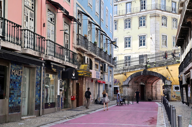 street scene, Lisbon, Portugal:  Pic: Keratin Rodgers/msmarmitelover