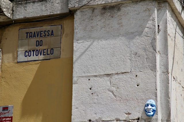 ghostly head on a Lisbon street,Lisbon, Portugal:  Pic: Keratin Rodgers/msmarmitelover