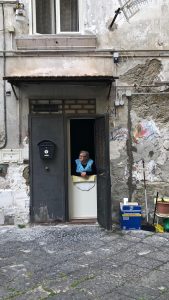 cone of frittura. old lady. Naples. pix: Kerstin Rodgers/msmarmitelover.com