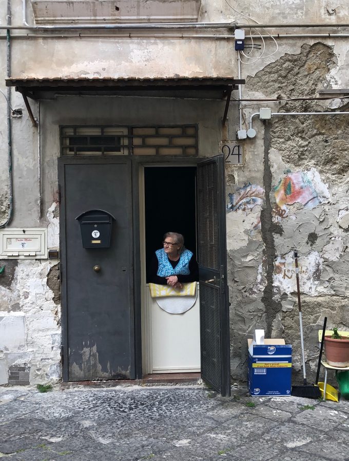 cone of frittura. old lady. Naples. pix: Kerstin Rodgers/msmarmitelover.com